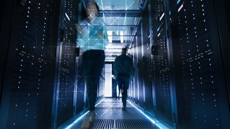 Espacios de actualización gratuitos buscan enfrentar escasez de talento tecnológico en la Región